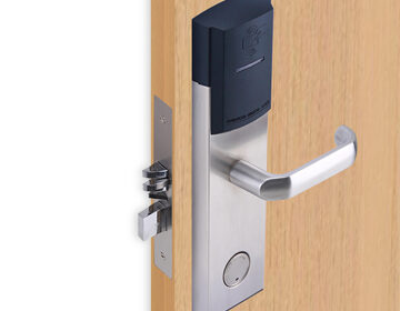 304-stainless-card-lock3