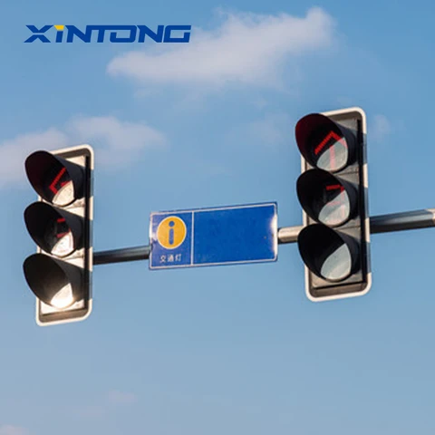 Caution traffic light by HIPHEN