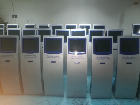 Queue server management system by HIPHEN