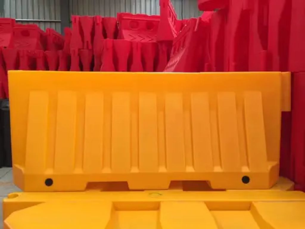 Barrier system by HIPHEN