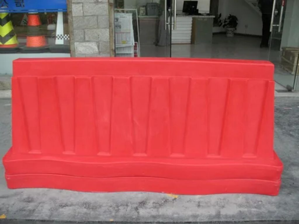 Plastic barrier by HIPHEN