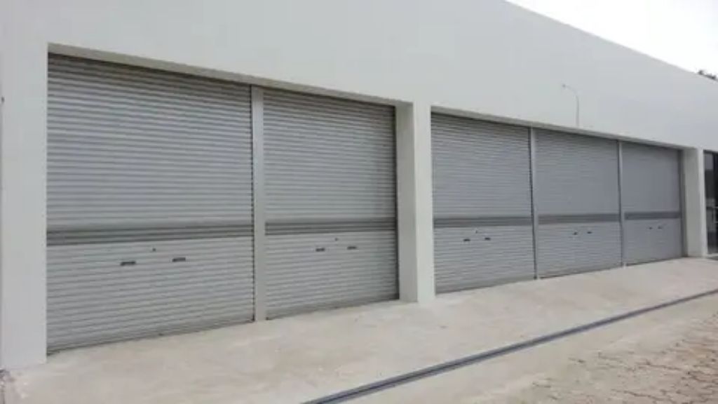 Garage shutter door by HIPHEN