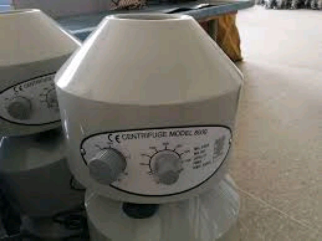 Medical Laboratory Centrifuge Machine by Scantrik