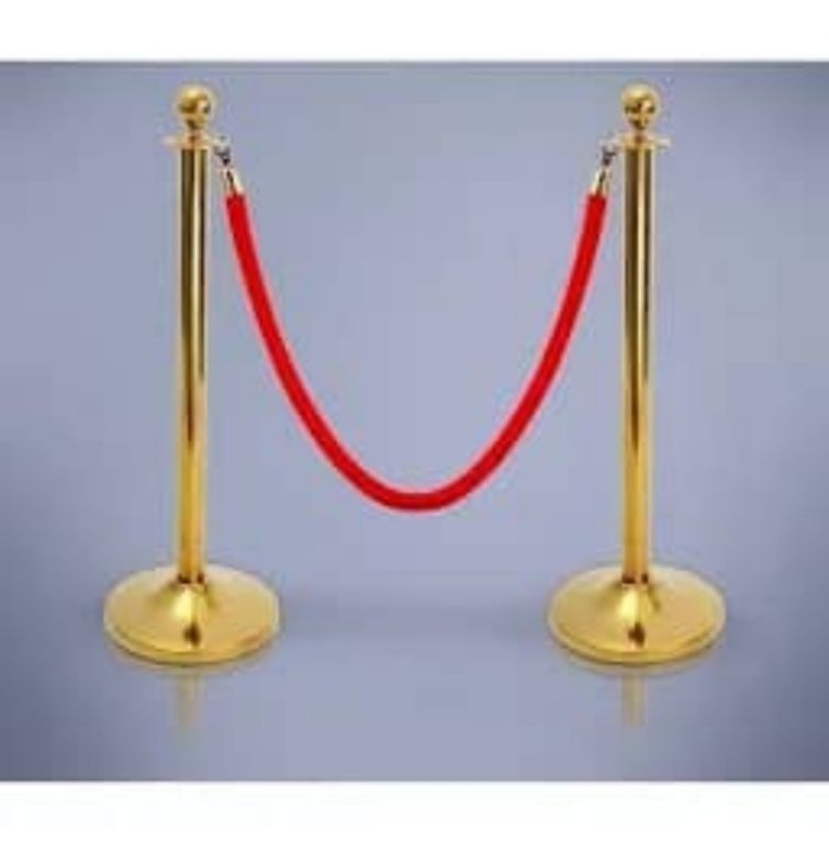 Retractable Queue crowd control by HIPHEN