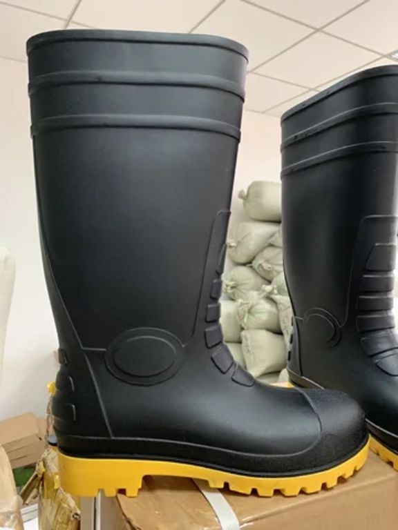 Safety rubber boot by HIPHEN