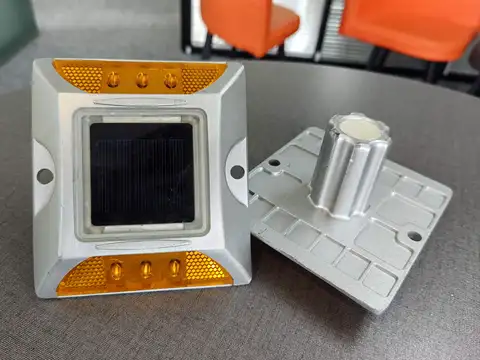 Solar road stud cat eye traffic reflector by HIPHEN