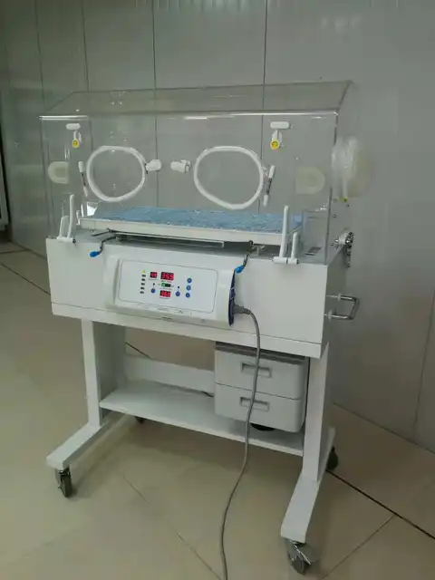 Infant incubator by Scantrik