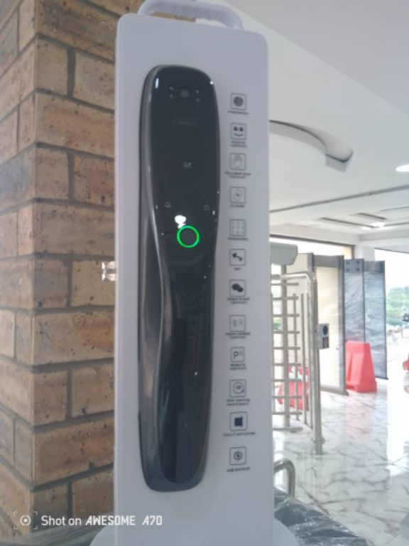 Mobile App +fingerprint smart door lock by HIPHEN