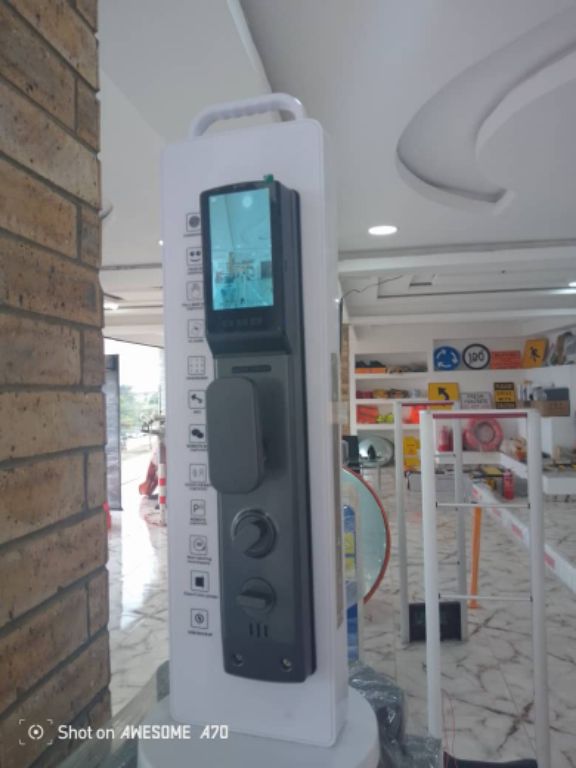 Mechanical key door lock by HIPHEN