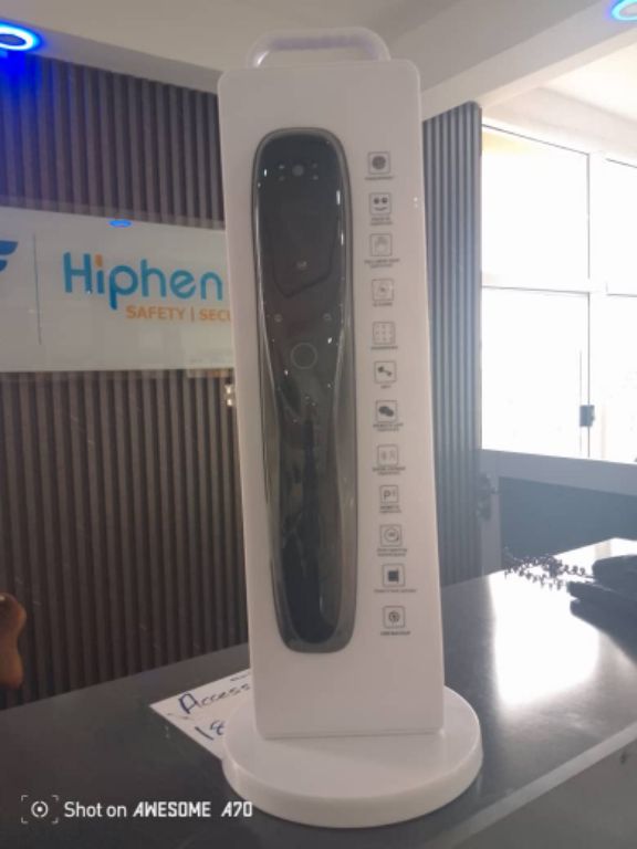 Smart door handle lock by HIPHEN