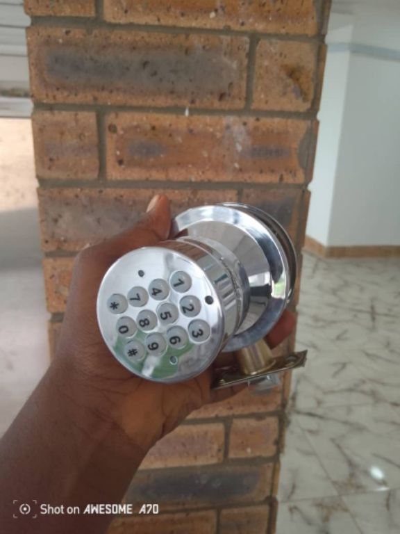 Turbo keyless smart lock by HIPHEN