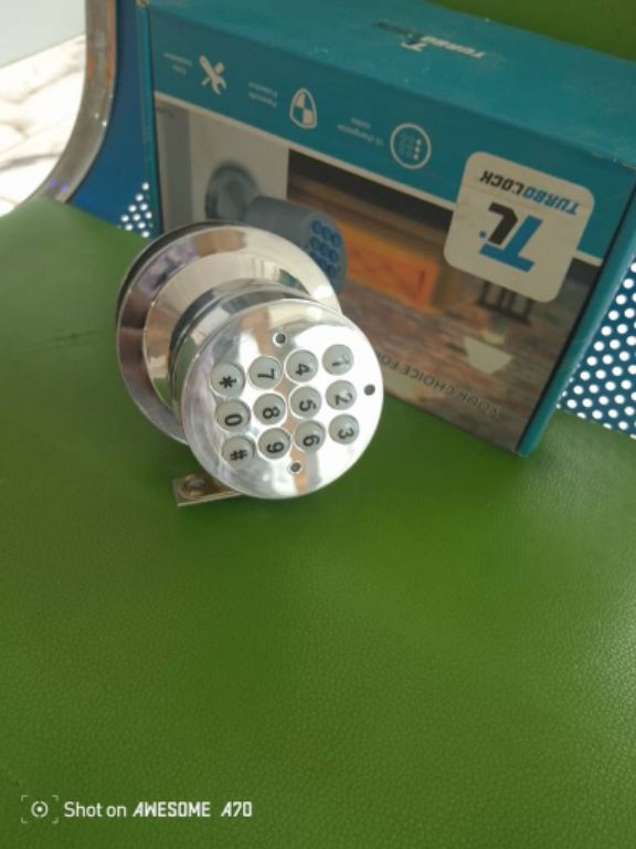 Smart door turbo lock by HIPHEN