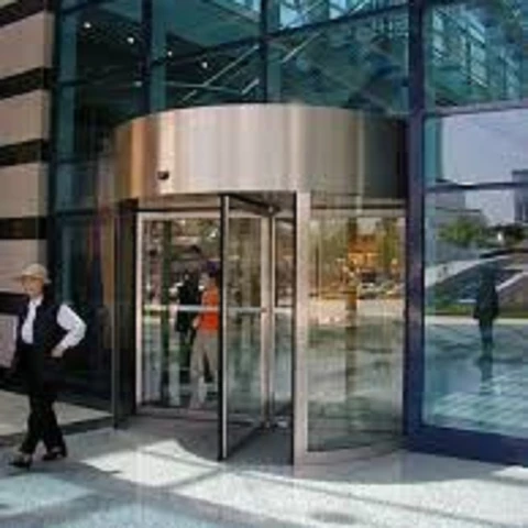 Quality Revolving Door with two wings by HIPHEN