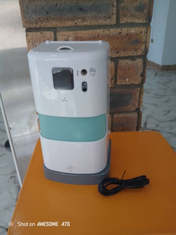 Commercial soap dispenser by HIPHEN
