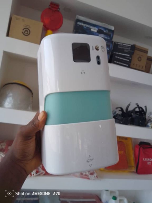 Automatic soap dispenser machine by HIPHEN