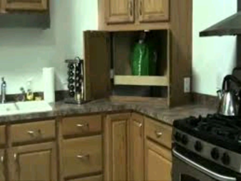 Commercial dumbwaiter lift by HIPHEN