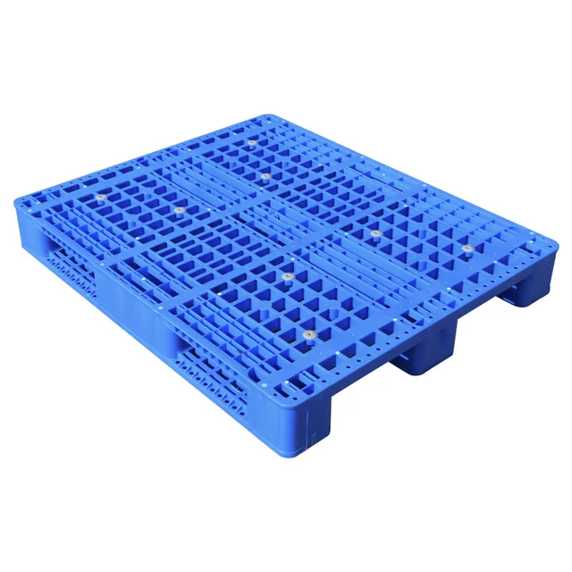 Roto molded pallet by Scantrik