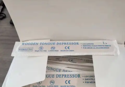 Tongue-depresser-applicator