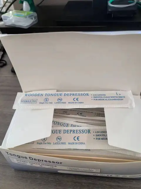 Portable tongue depresser applicator by Scantrik