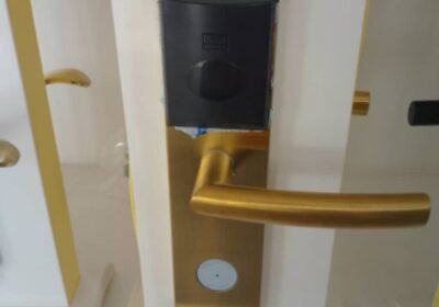 alpha-01-gold-hotel-card-lock-1