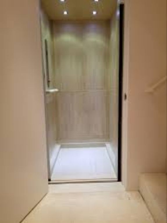 Pitless Indoor Lift by Hiphen