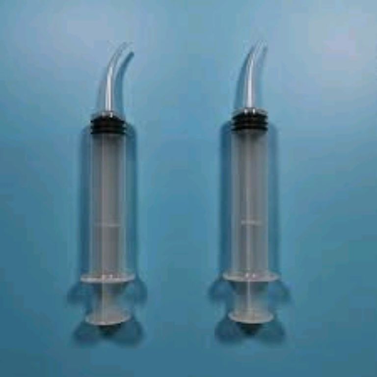 Elbow Syringe with curved tips by Scantrik