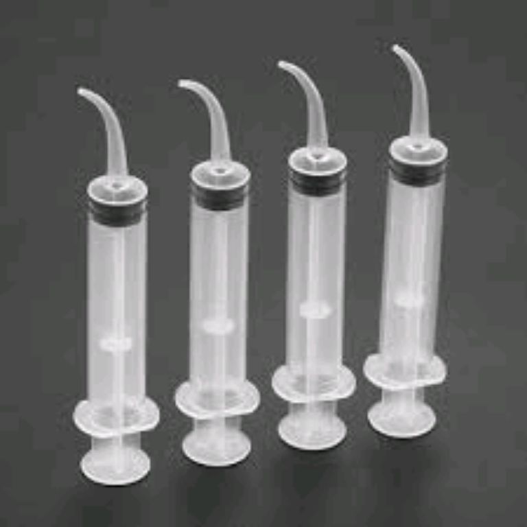 Silicone elbow Syringe by Scantrik