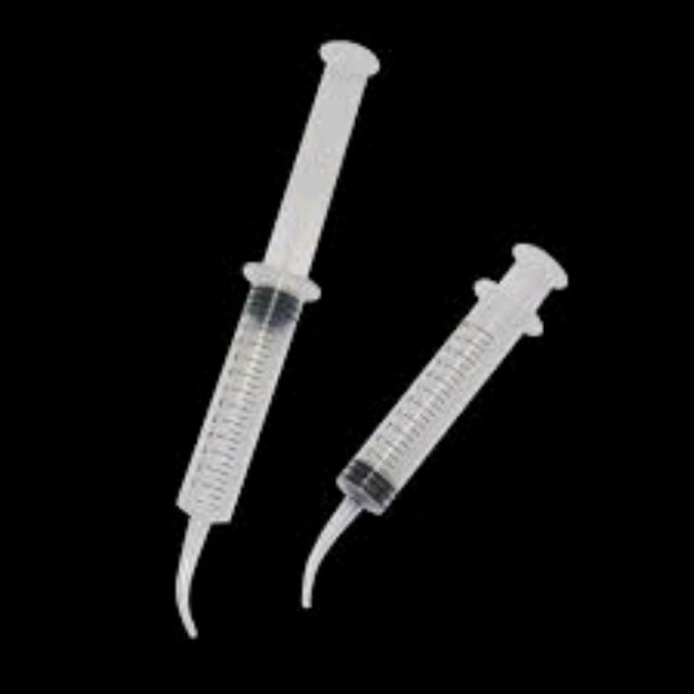 Elbow Syringe with curved tips by Scantrik