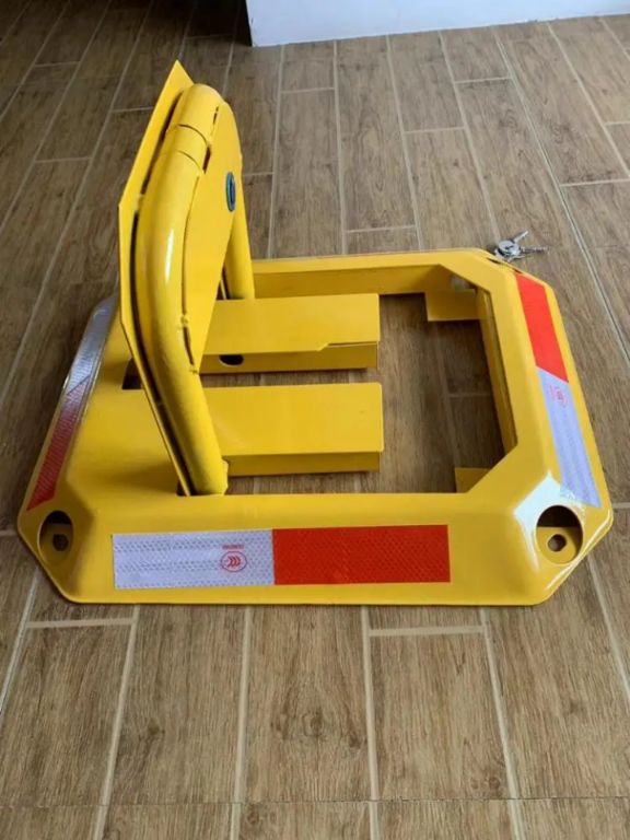 Lockable Parking Stand by Hiphen
