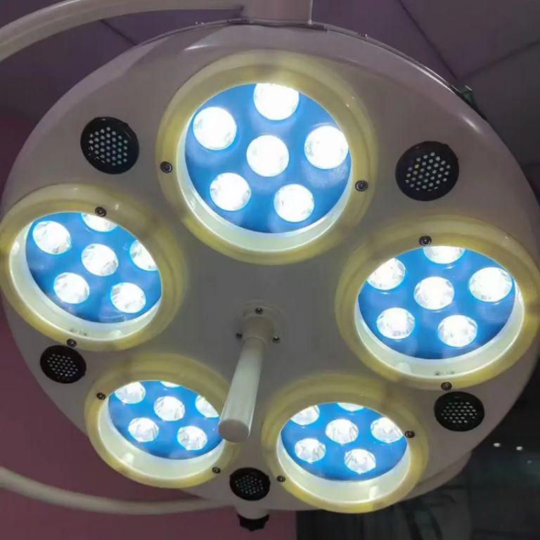 5-Head Ceiling Illuminator by Scantrik