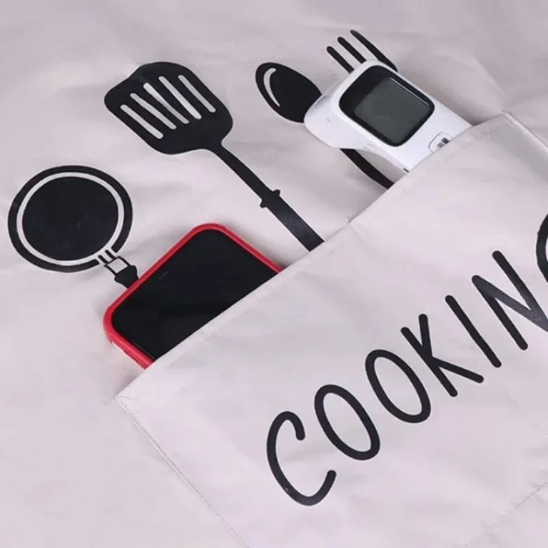 Cross-Back Apron by Scantrik