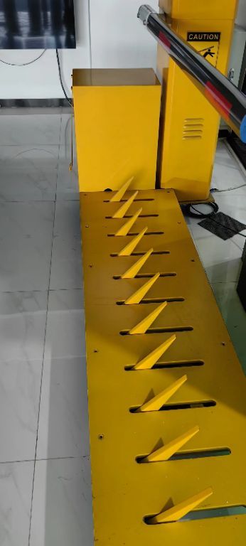 4-Meter Road Spike Array by Hiphen solutions
