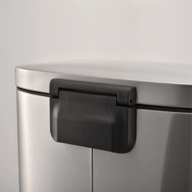 Sleek Trash Can by Scantrik