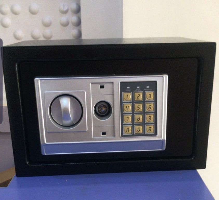 20E medium Personal Vault by Hiphen solutions