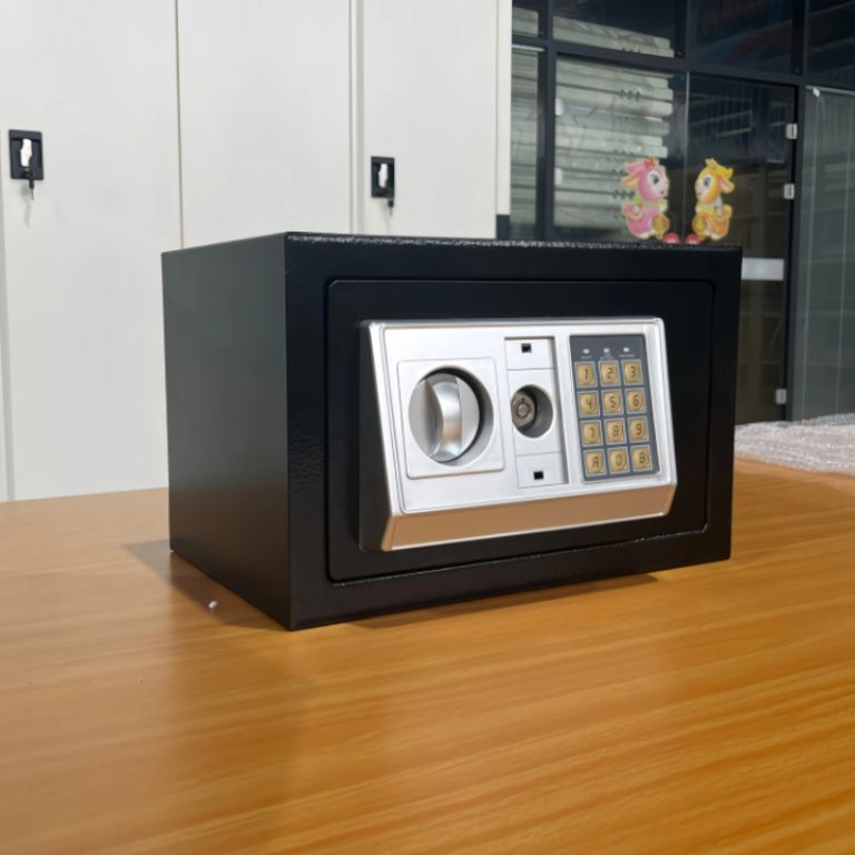 20E medium Travel Safe by Hiphen solutions