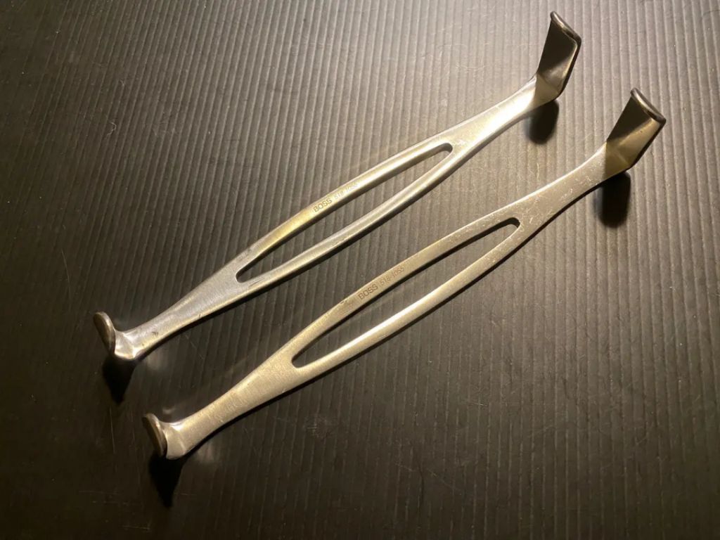 Emergency Surgery Retraction Tool by Scantrik