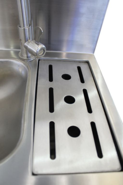 Bathroom wall sink by Scantrik