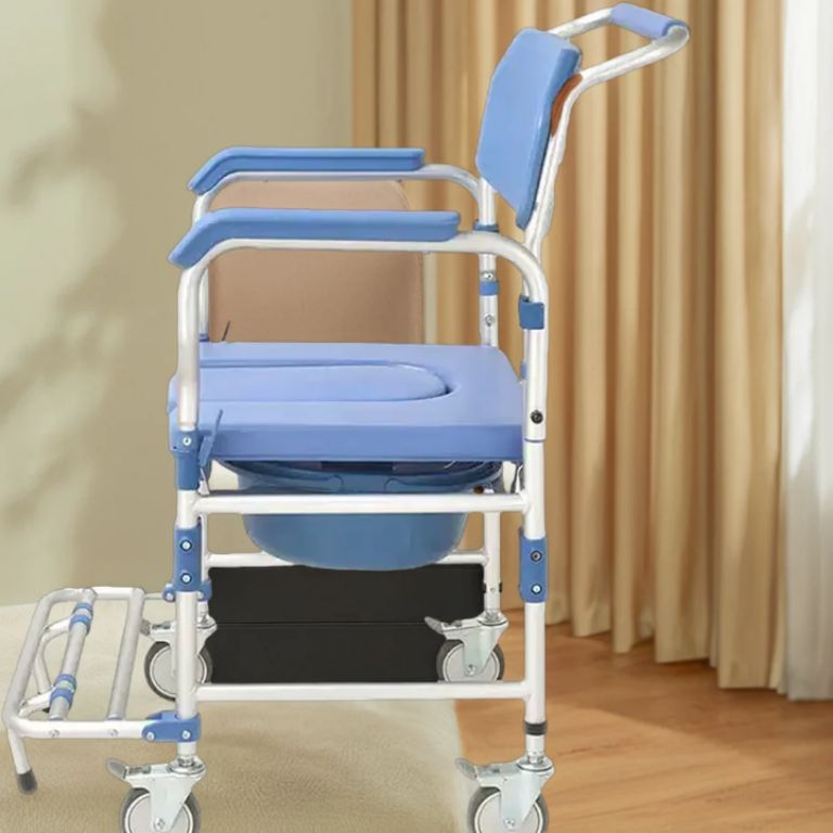 commode chair with cover by Scantrik