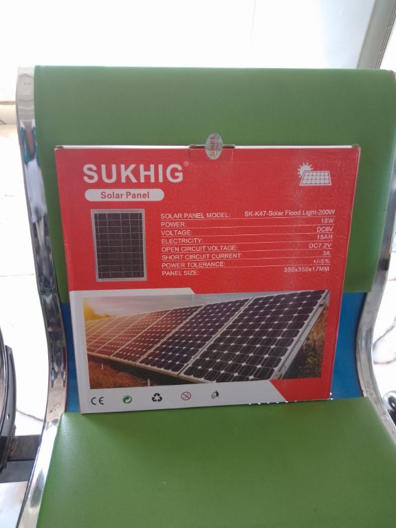 SUKHIG 300W Professional Solar Street Light for Large Outdoor Spaces by LUMETT