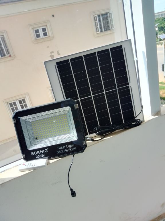SUKHIG 200W Solar Security Light with Lithium Battery by LUMETT