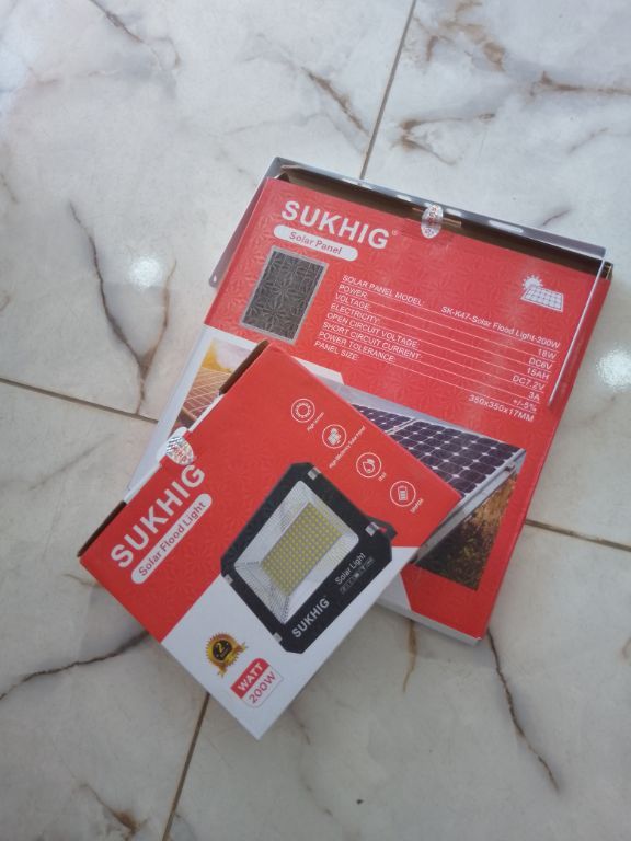 SUKHIG 200W Energy-Saving Solar Street Light by LUMETT