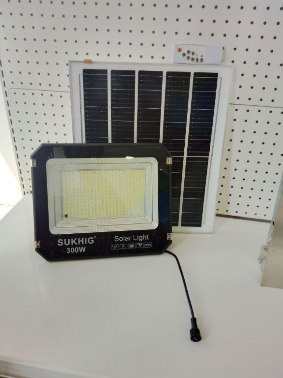 SUKHIG 300W Commercial Solar Street Light System by LUMETT