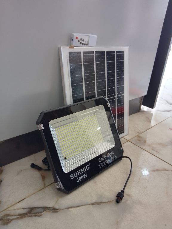 SUKHIG 300W Solar Lighting System for Public Spaces by LUMETT