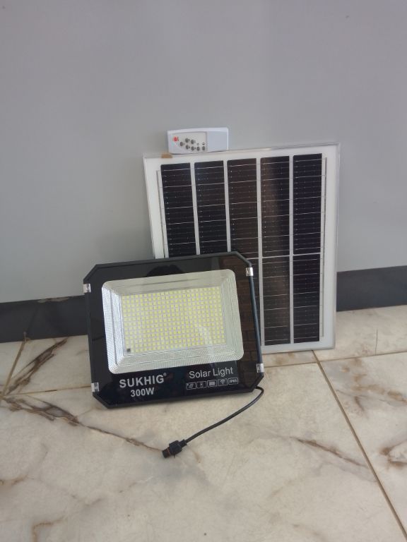 SUKHIG 300W Solar Street Light with High-Capacity Battery Backup by LUMETT