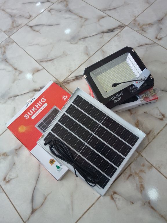 SUKHIG 300W Solar Street Lighting Solution for Communities by LUMETT