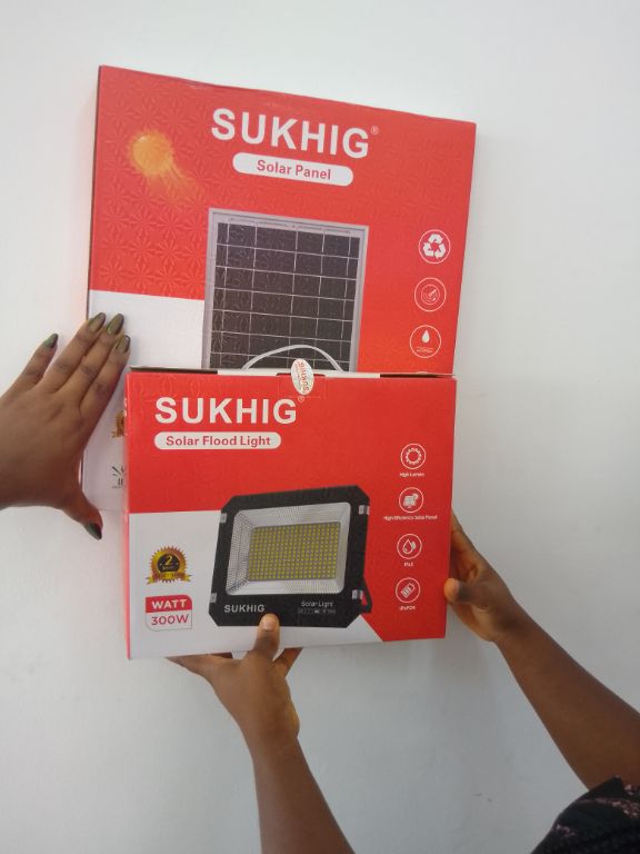 SUKHIG 300W Advanced Solar Street Light for Residential and Commercial Use by LUMETT