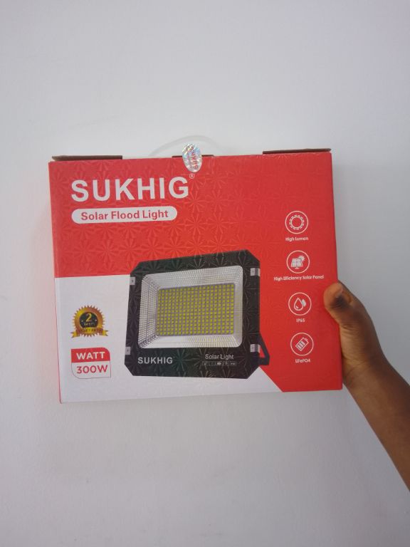SUKHIG 300W Premium Solar Outdoor Lighting System by LUMETT