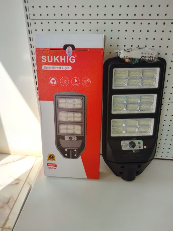 SUKHIG 600W High-Performance Solar Street Light by LUMETT