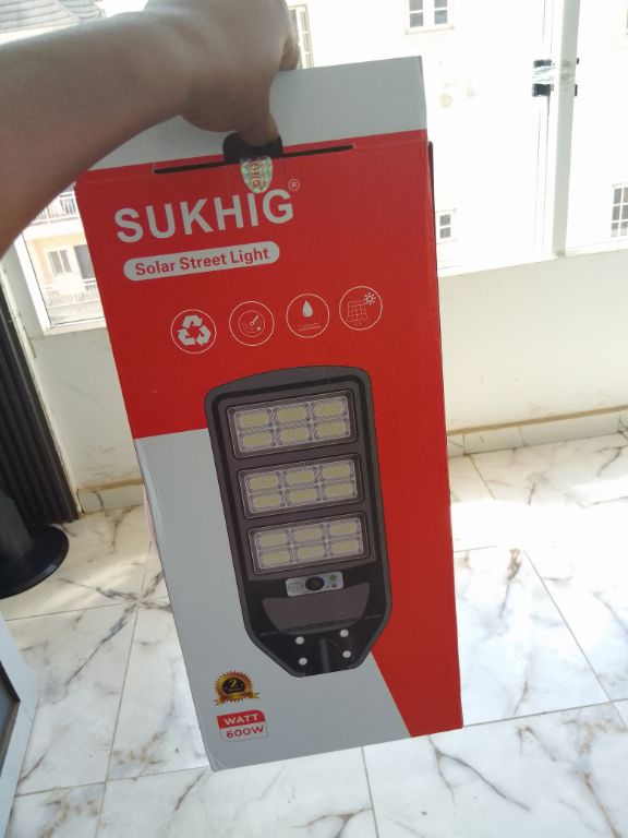 SUKHIG 600W Solar Security Street Light by LUMETT