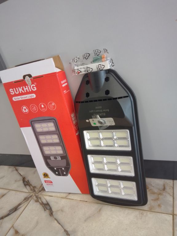 SUKHIG 600W Smart Solar Street Light for Commercial Properties by LUMETT